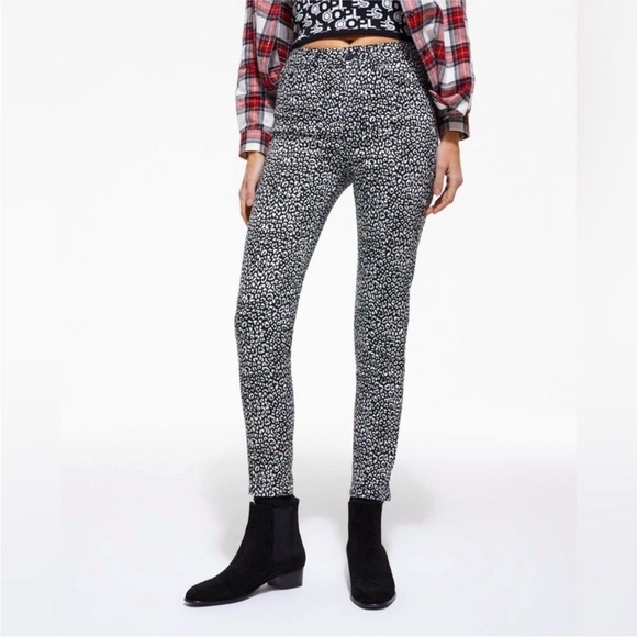 NWT The Kooples Leopard Cheetah Print Button Fly Black White Denim Jeans Size 28 - Picture 1 of 16